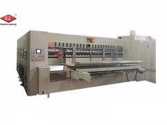 Slotter machine automatico per cartoni