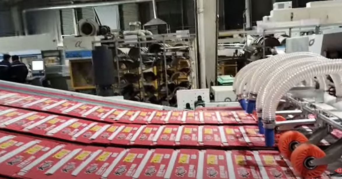 Produzione di scatole di noodles